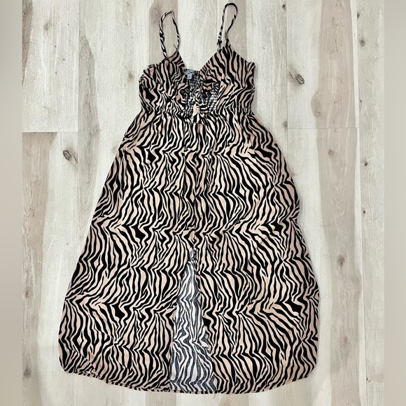 Bow front Animal Print midi dress - Picture 8 of 8